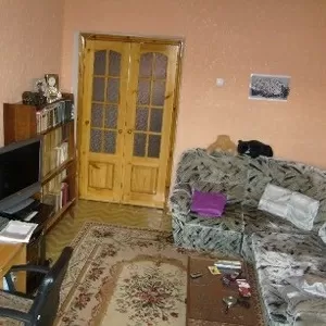 Продаю 2-х комнатную квартиру болгарского типа на востоке  с мебелью 